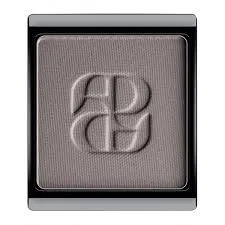 Long-wear eyeshadow